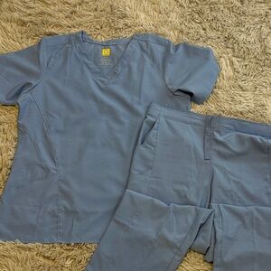 WonderWink Women's Modern Fit Scrub Set. Size Medium Ceil Blue